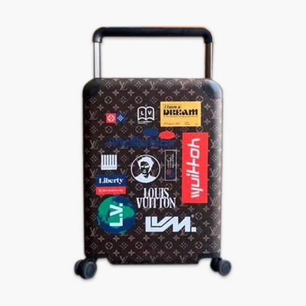 商品Alt模板：路易威登/LV Horizon 50拉杆箱，以个性创意革传奇经典，为标志性Monogram帆布点缀旅行贴饰，皮革边角保护和超大外置拉杆丰富智慧细节，打造优雅且实用的旅行伴侣 - xtest